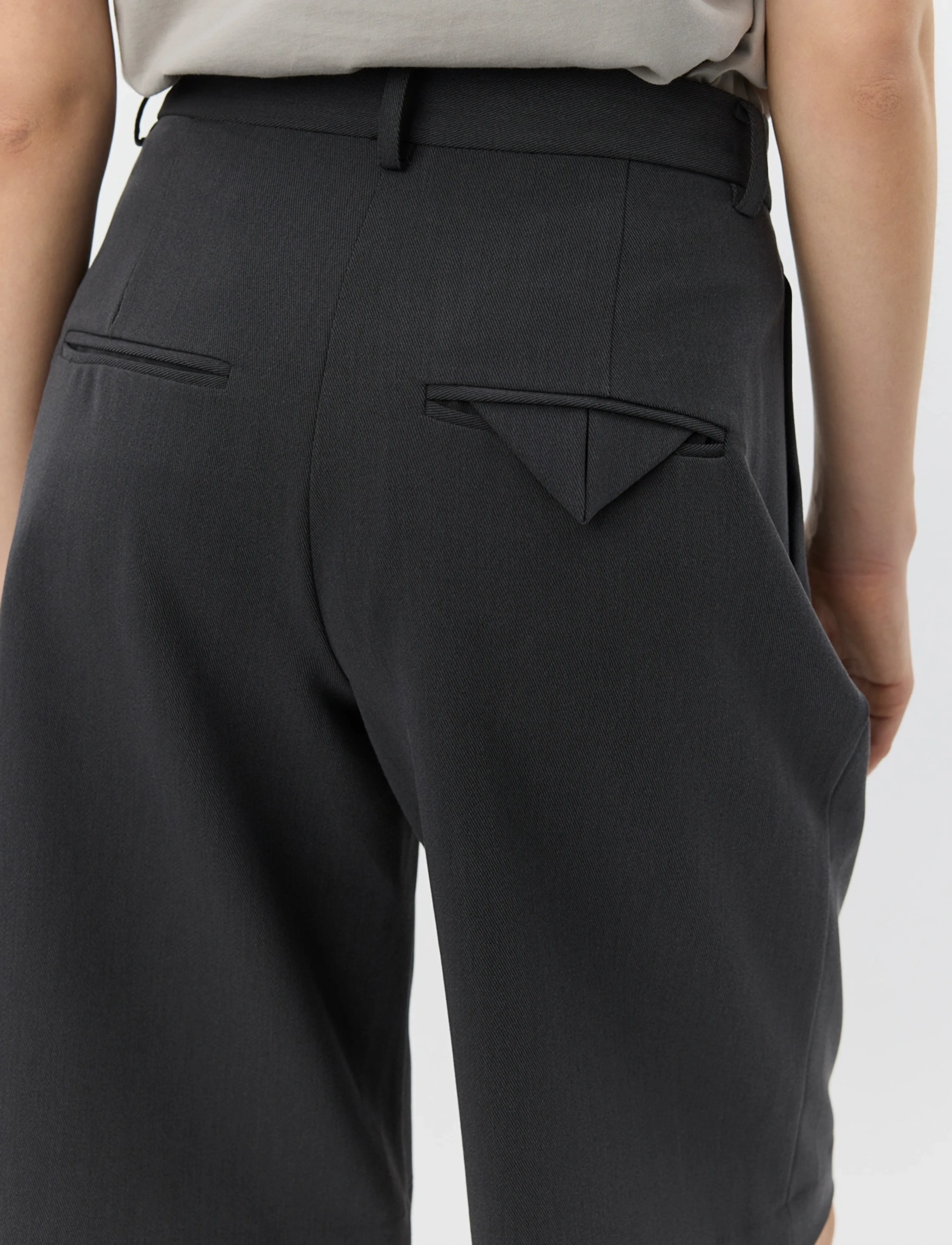 Sofie Schnoor - ELSASW BERMUDA SUITING SHORTS - bermuda stuttbuxur - dark grey - 5