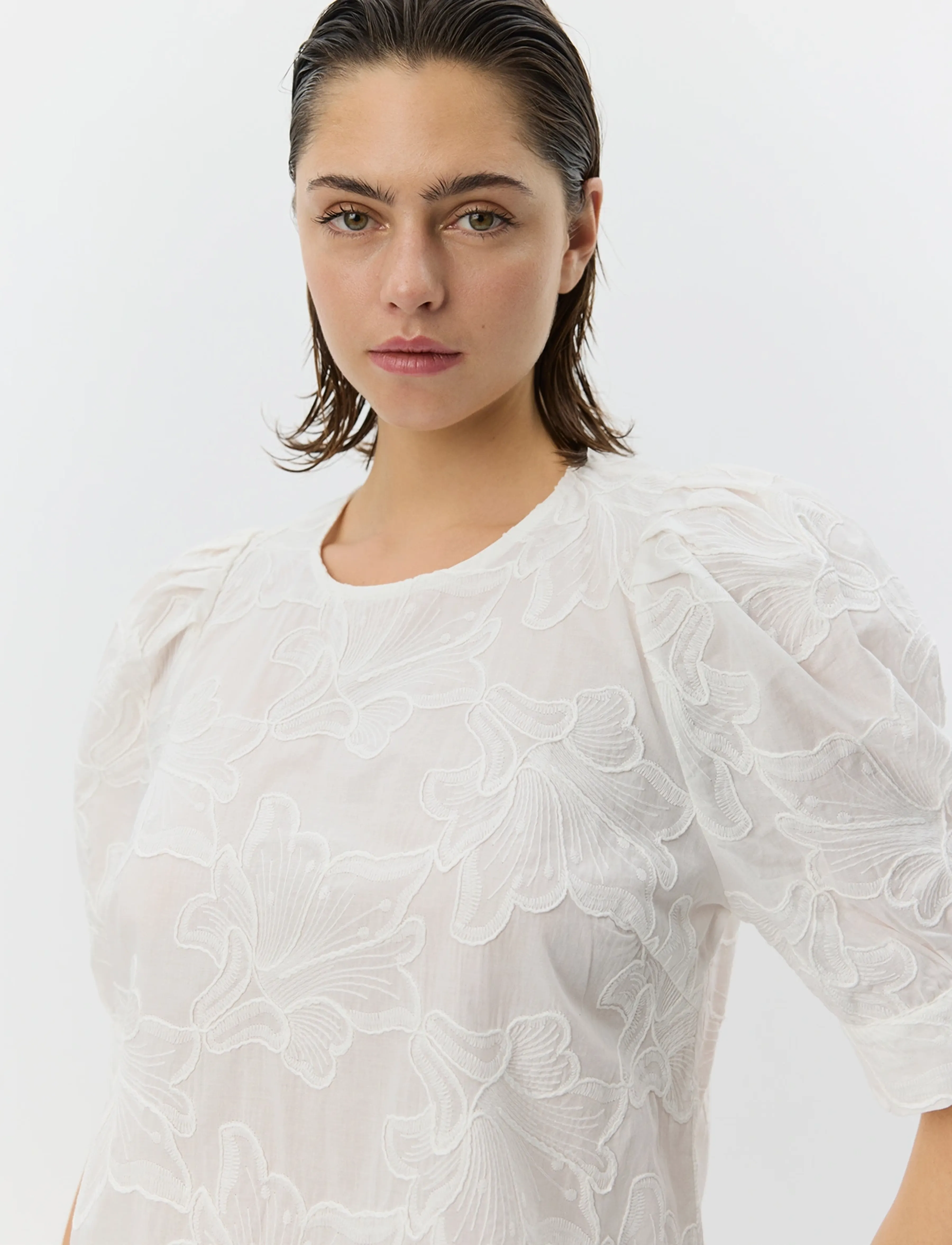 Sofie Schnoor - AHLIASW PUFF SLEEVE BLOUSE - bluzki z krótkim rękawem - white - 4