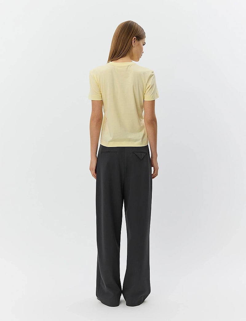 Sofie Schnoor - INDYSW MINI T-SHIRT - t-shirts - butter yellow - 4