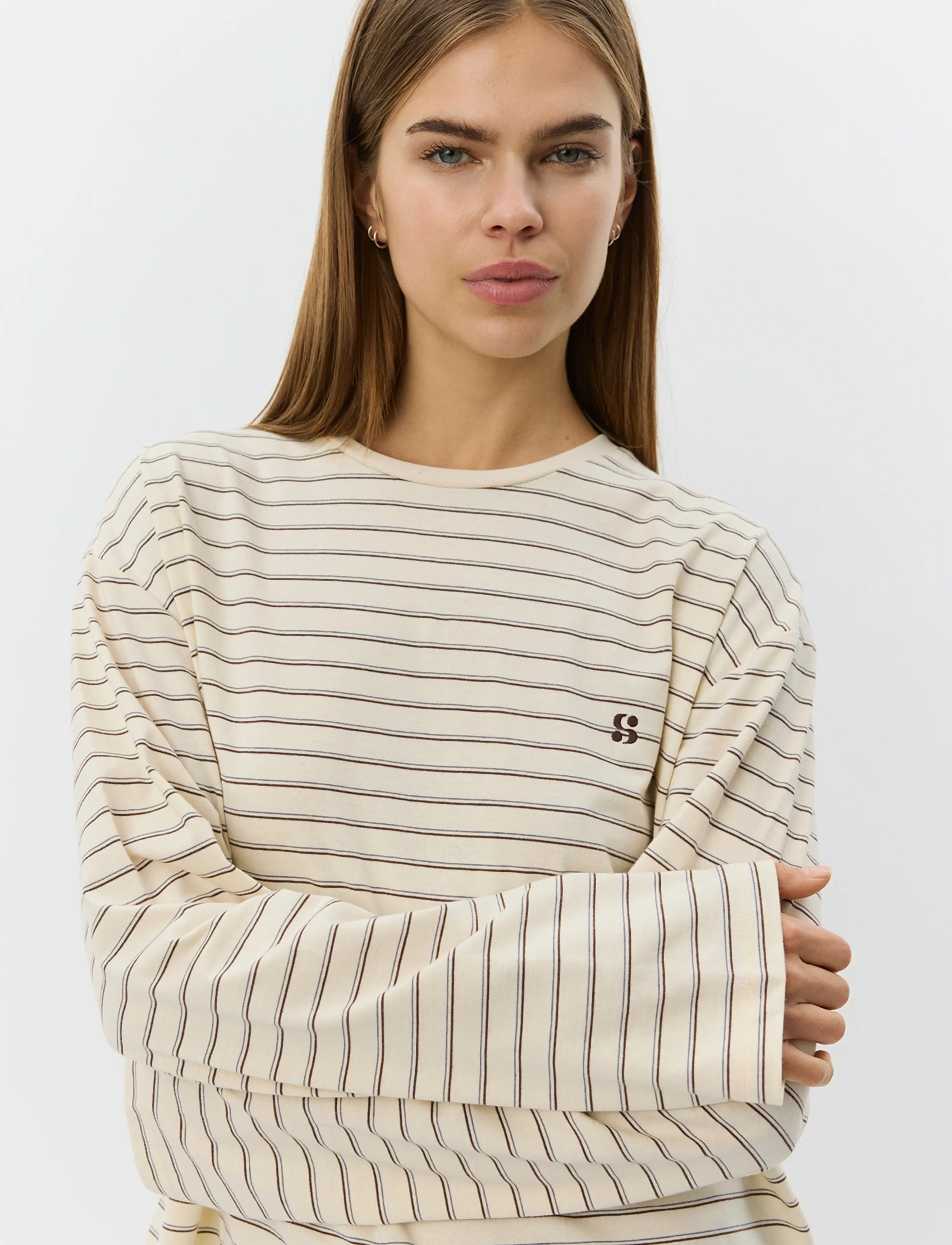 Sofie Schnoor MASYSW LONG-SLEEVE BOXY T-SHIRT - T-shirts & Toppar - OFF WHITE STRIPED / beige