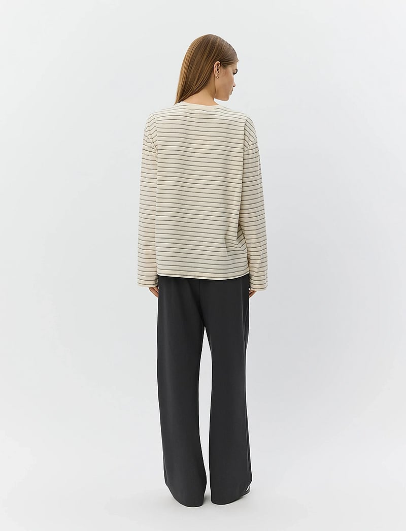 Sofie Schnoor - MASYSW LONG-SLEEVE BOXY T-SHIRT - långärmade toppar - off white striped - 5