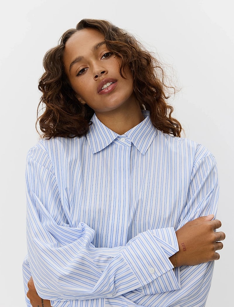 Sofie Schnoor - ABBYSW SHIRT - pikkade varrukatega särgid - blue striped - 4