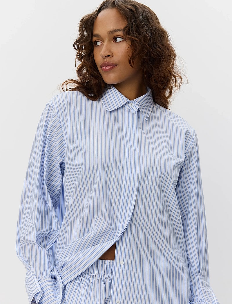 Sofie Schnoor - ABBYSW SHIRT - pikkade varrukatega särgid - blue striped - 5