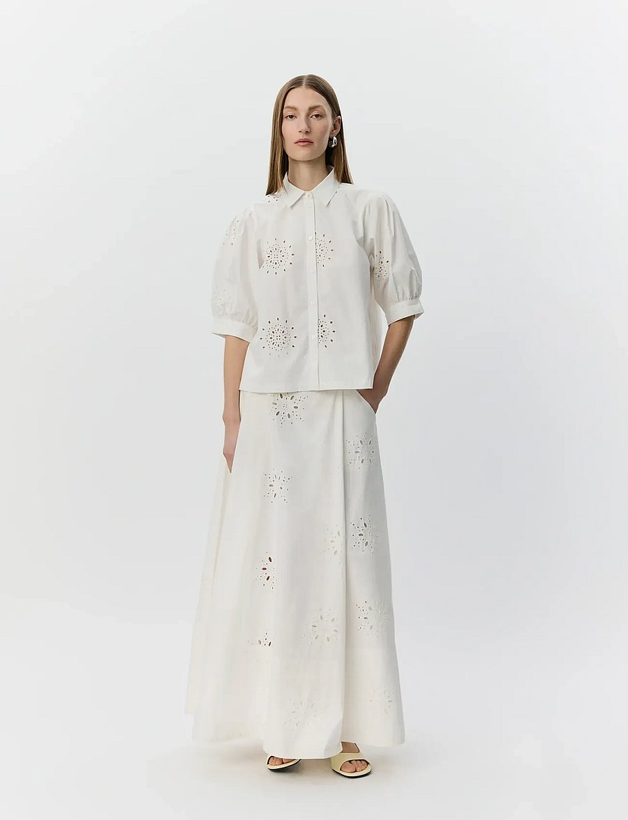Sofie Schnoor - ALESSIASW BRODERIE ANGLAISE SHIRT - kortærmede bluser - snow white - 0