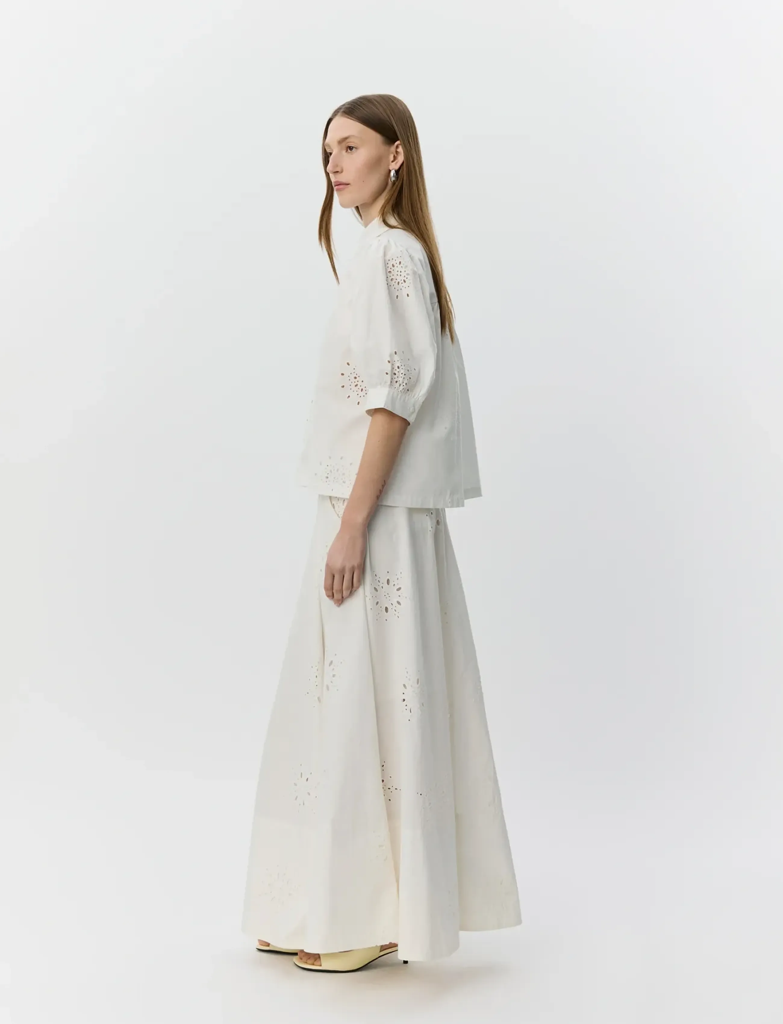 Sofie Schnoor - ALESSIASW BRODERIE ANGLAISE SHIRT - kurzärmelige blusen - snow white - 3
