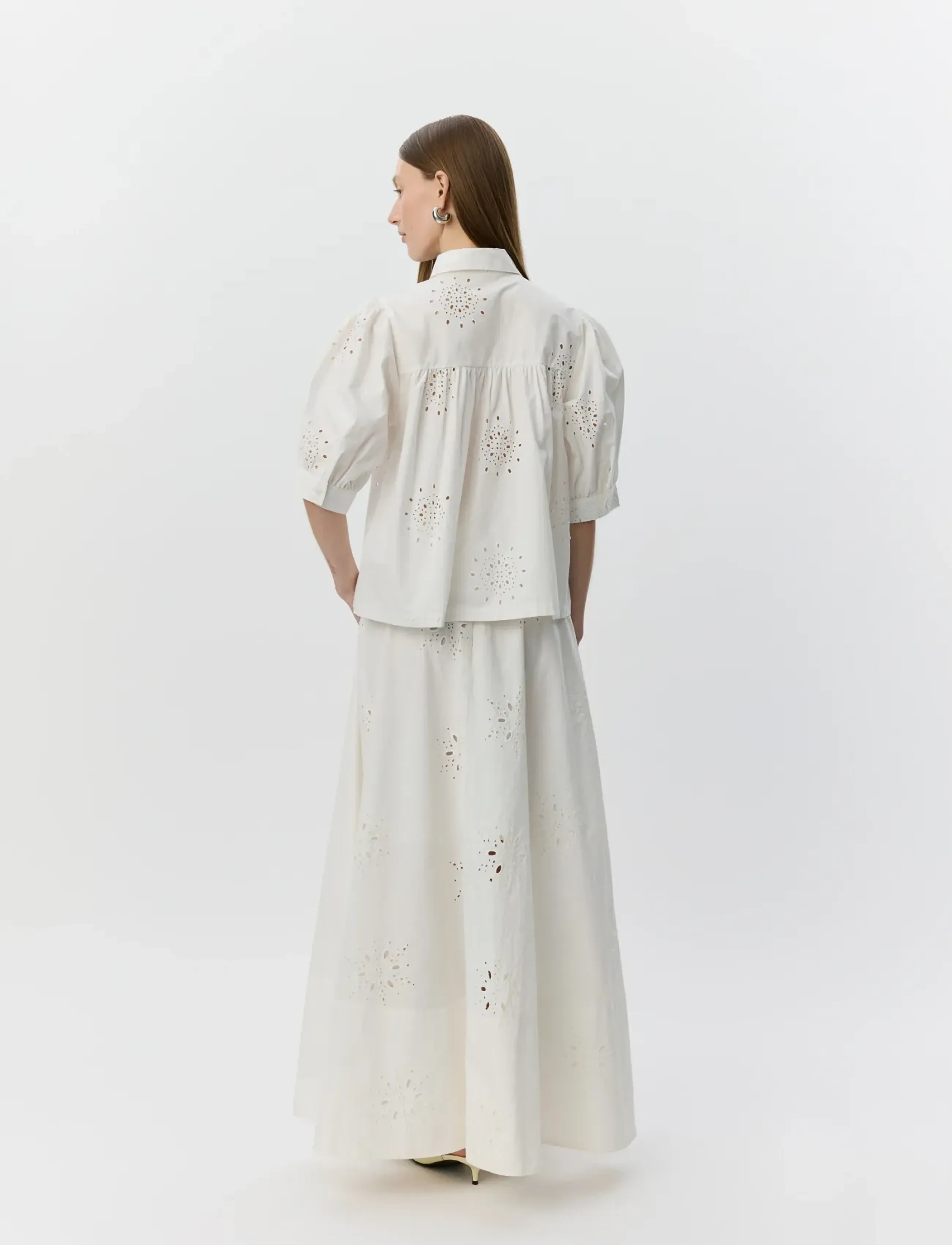 Sofie Schnoor - ALESSIASW BRODERIE ANGLAISE SHIRT - kurzärmelige blusen - snow white - 4