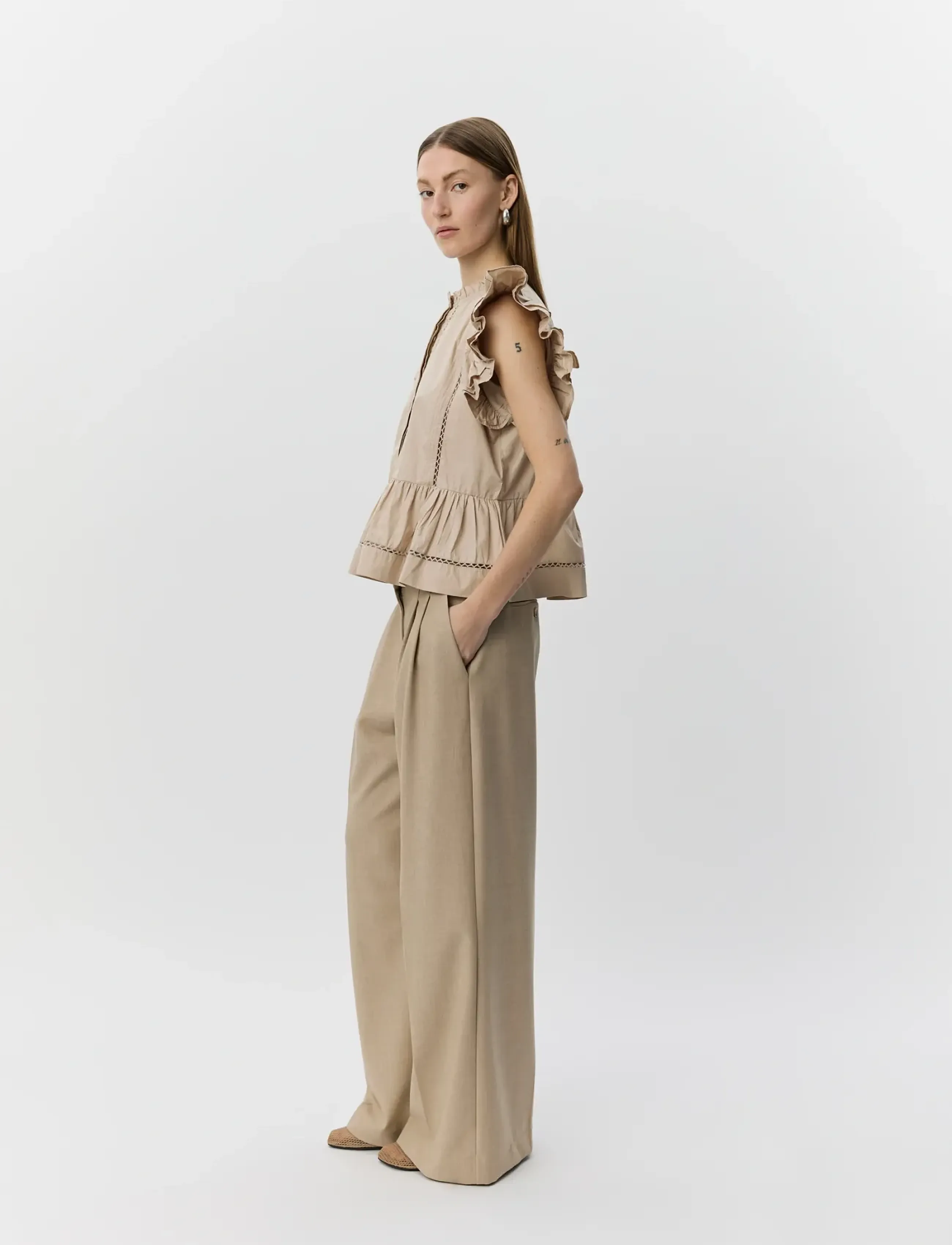 Sofie Schnoor - JULIENSW FRILL COTTON TOP - varrukateta pluusid - feather gray - 3