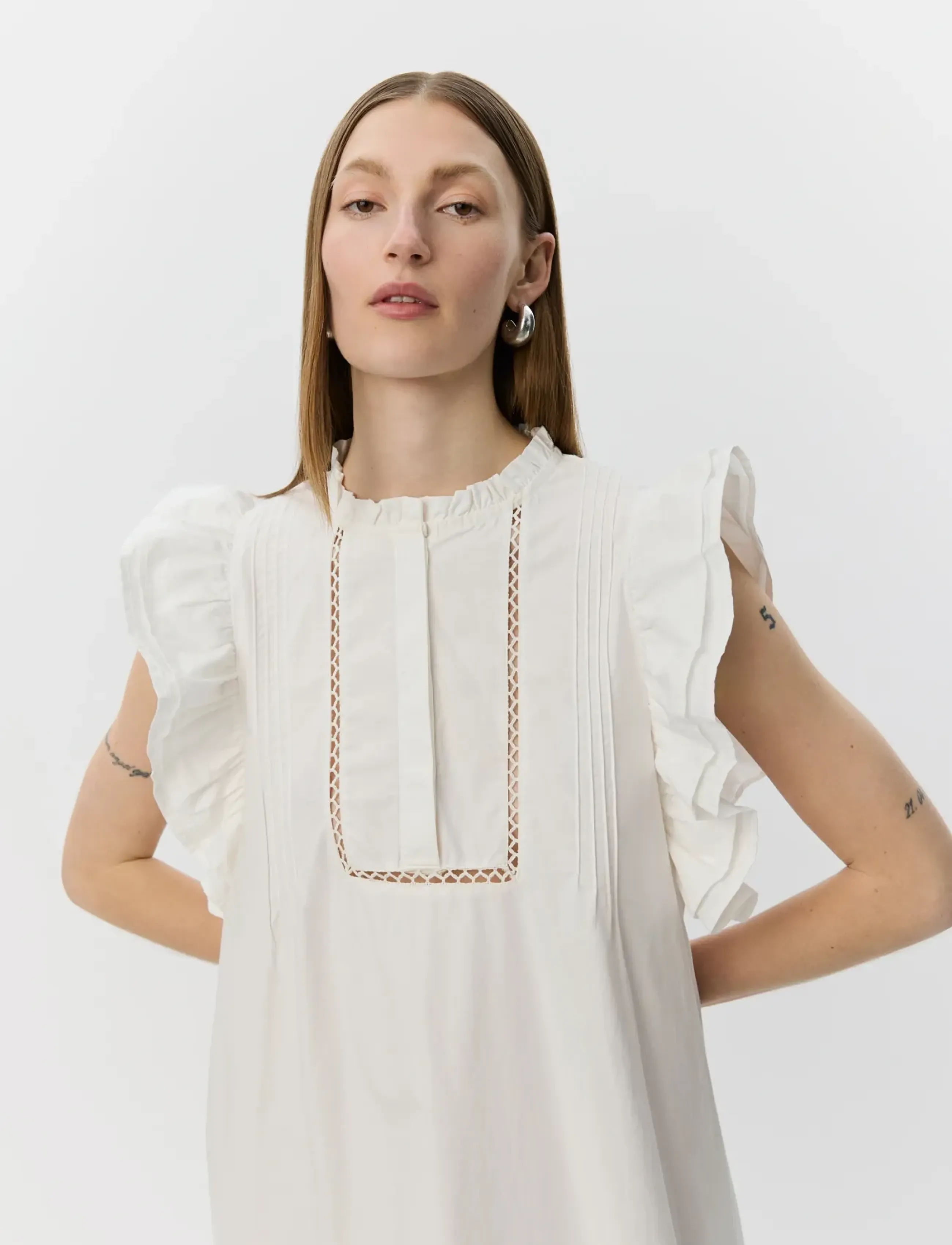 Sofie Schnoor - OTANIASW FRILL COTTON DRESS - sommerkjoler - white alyssum - 5