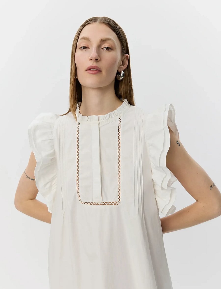 Sofie Schnoor - OTANIASW FRILL COTTON DRESS - suvekleidid - white alyssum - 5