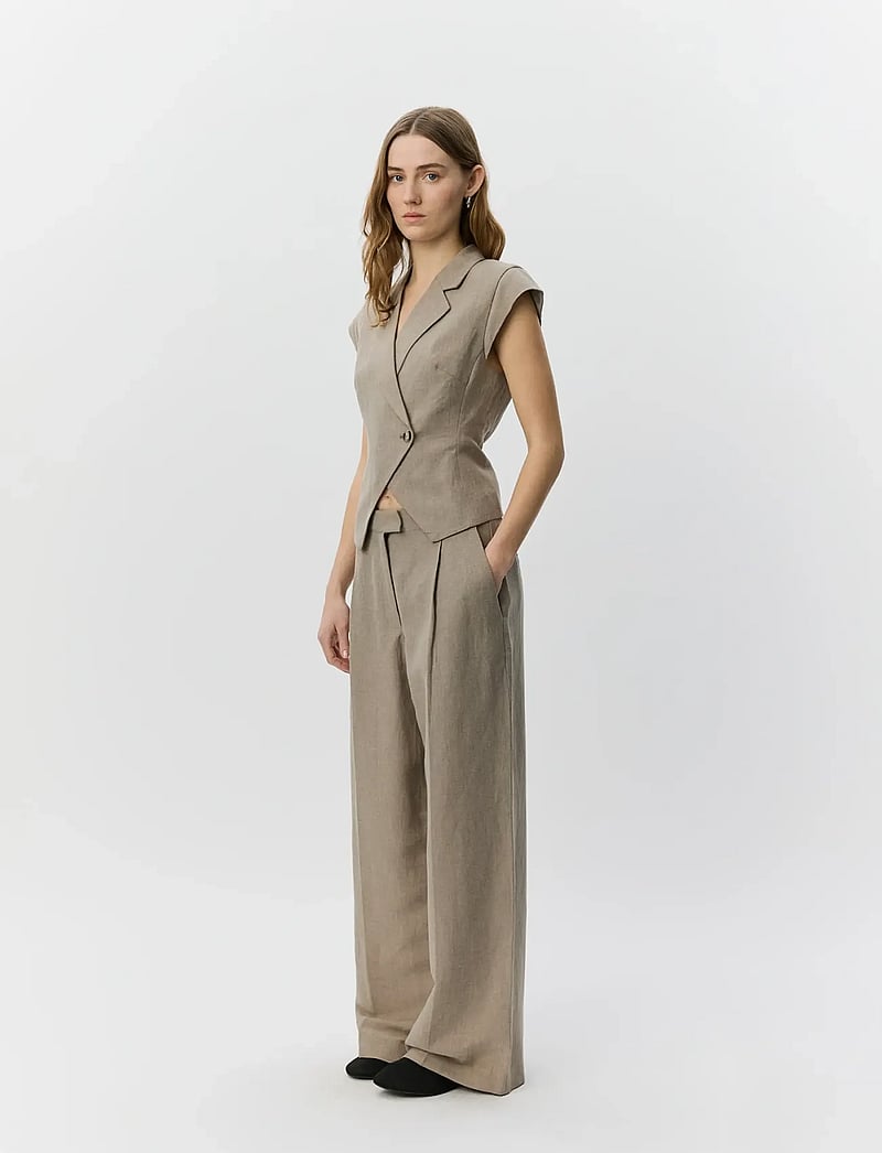 Sofie Schnoor - IZRASW LINEN MIX TROUSERS - hørbukser - dark sand - 3