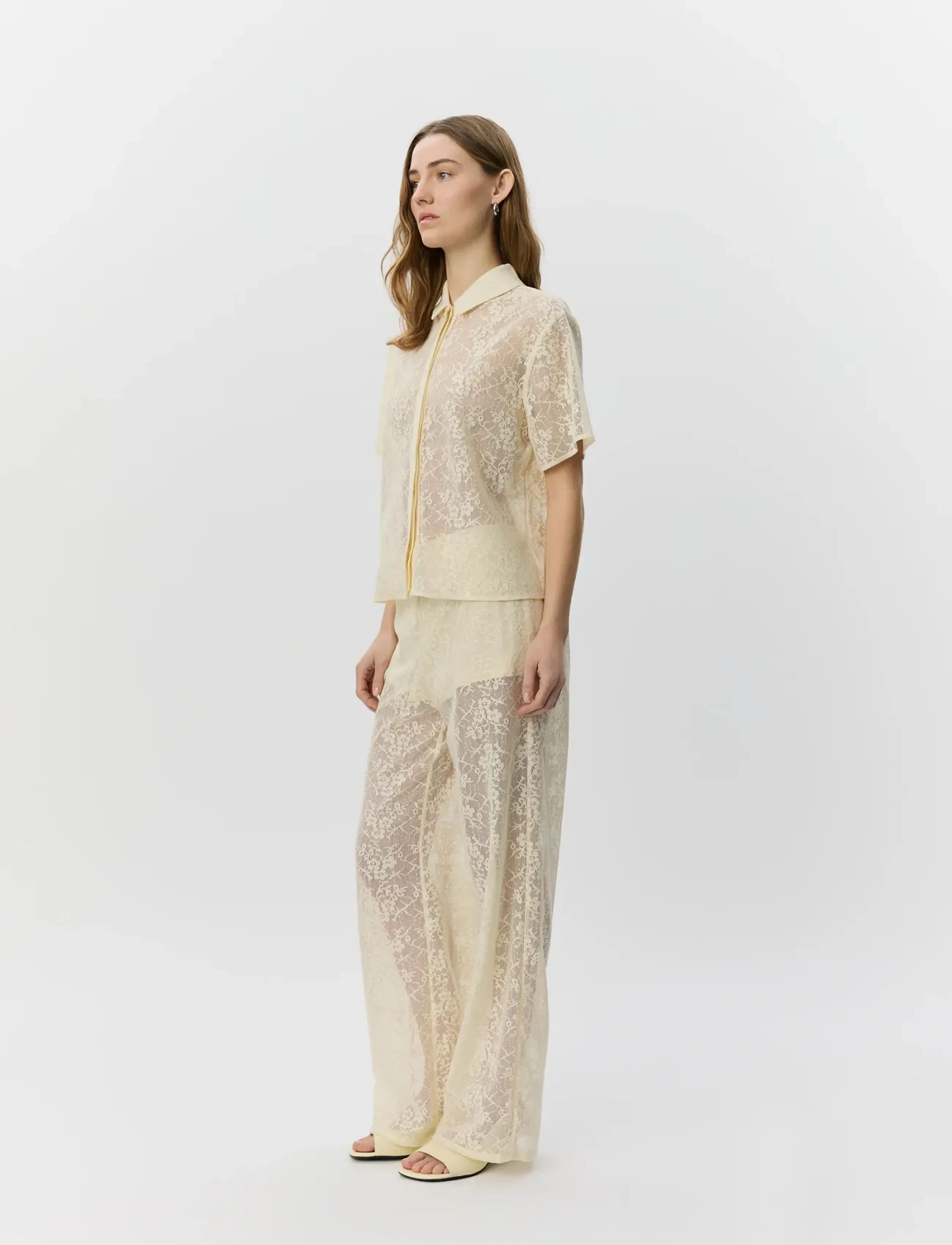 Sofie Schnoor - CARMELASW CROCHET LACE SHIRT - kortærmede skjorter - cream white - 4