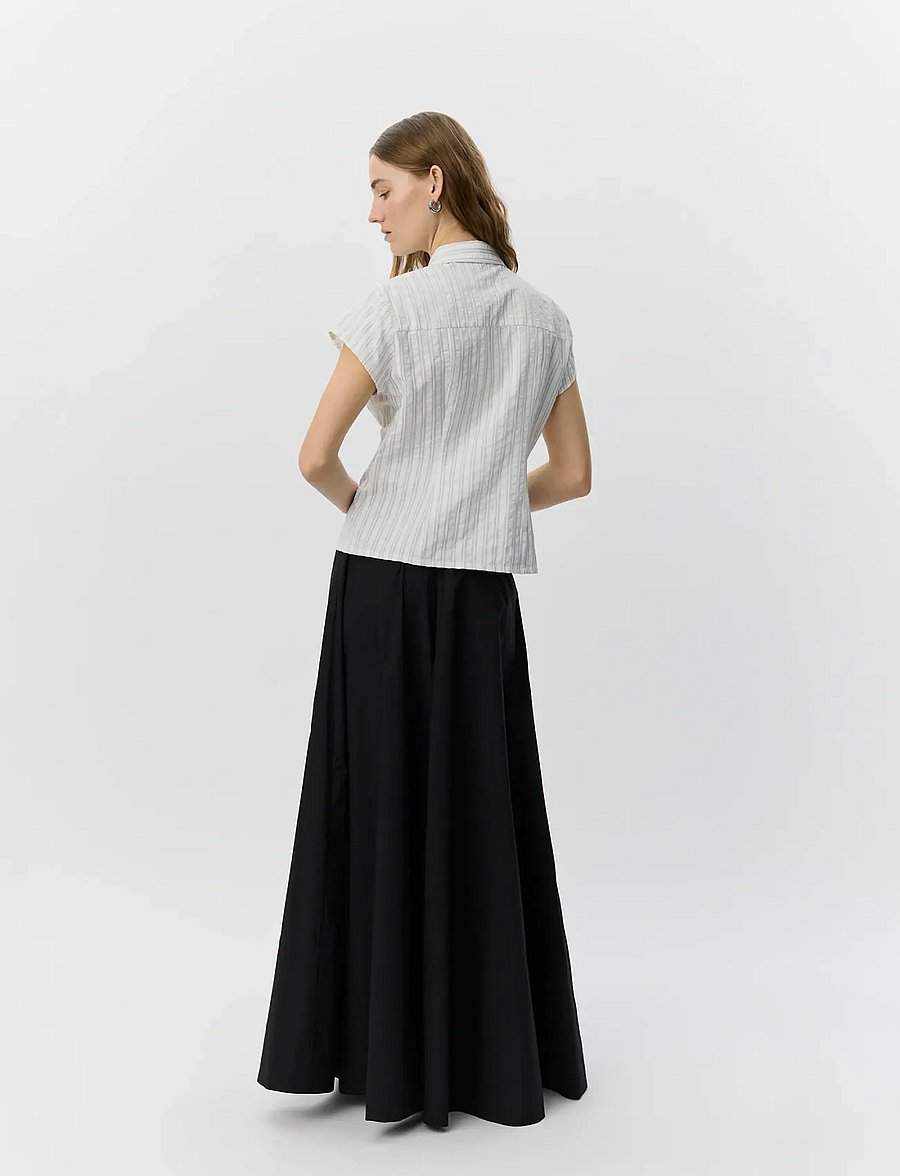 Sofie Schnoor - LILYANSW STRIPED SLIM FIT SHIRT - kortærmede skjorter - off white / black stripe - 4