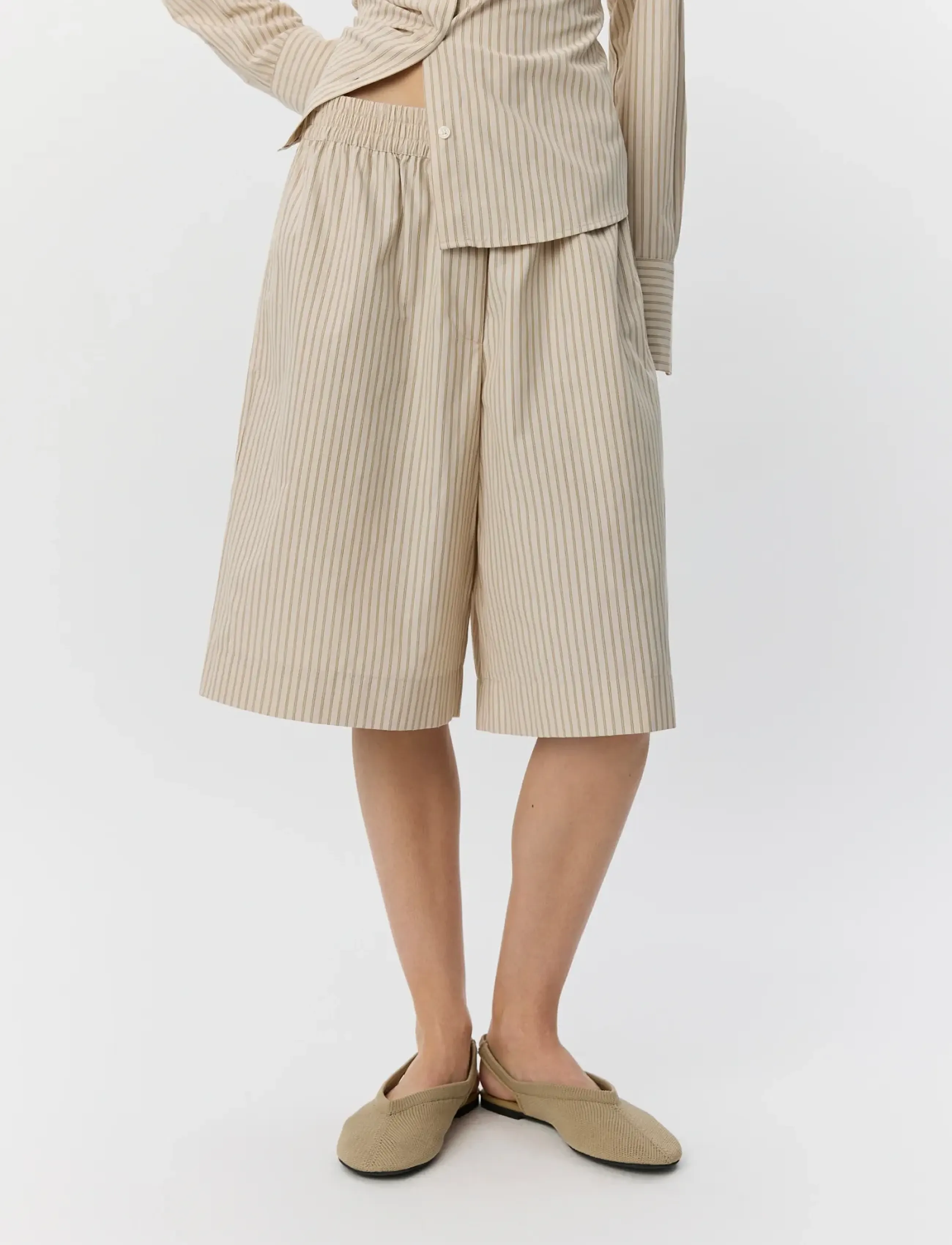 Sofie Schnoor - BLAIRSW STRIPED BERMUDA SHORTS - bermudas - off white / black stripe - 5