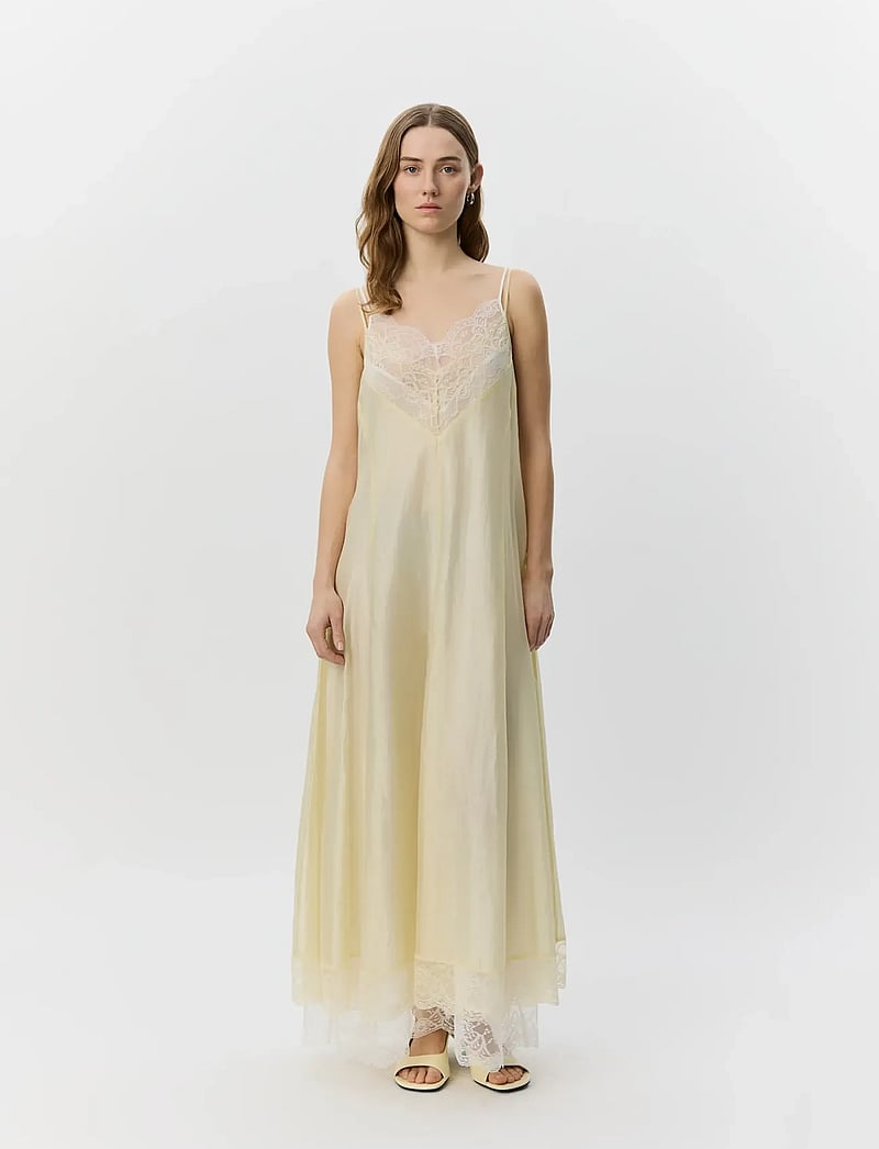 Sofie Schnoor - ESMASW DRESS WITH LACE DETAILS - creme yellow - 0