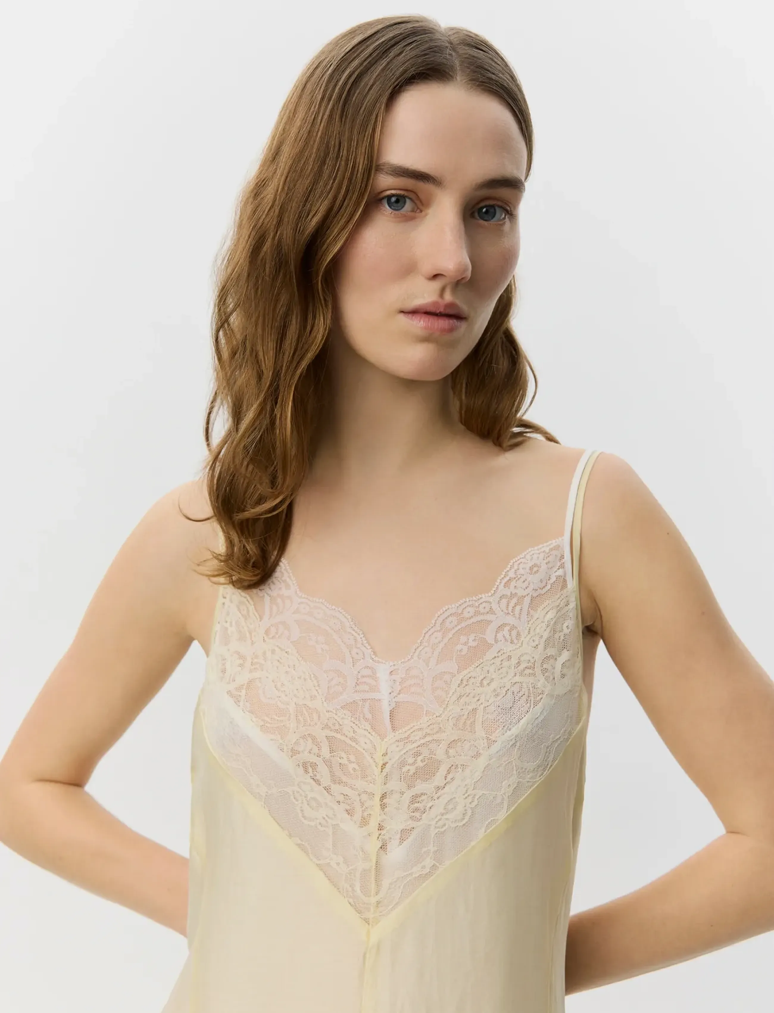 Sofie Schnoor - ESMASW DRESS WITH LACE DETAILS - schlupfkleider - creme yellow - 5