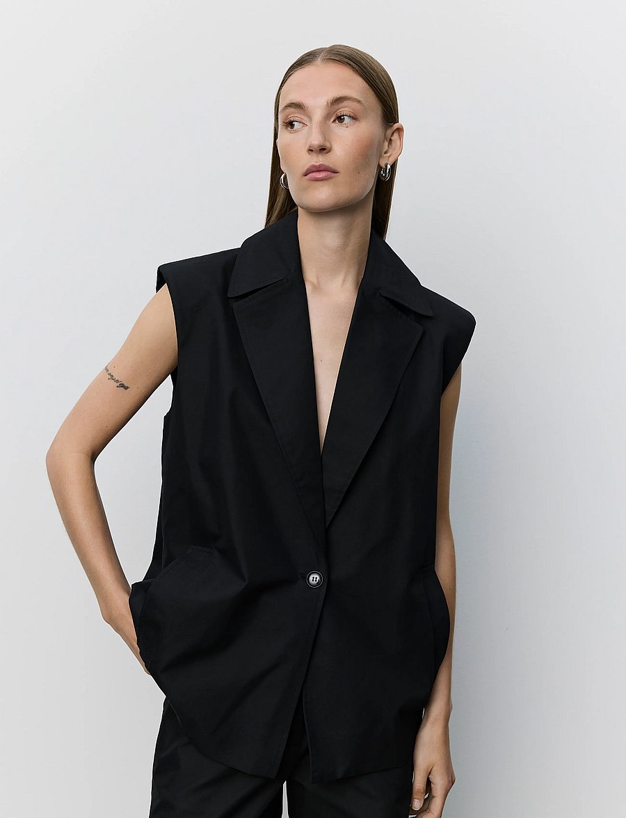 Sofie Schnoor - LANEASW PLEATED HEM VEST - jeansvästar - black - 0
