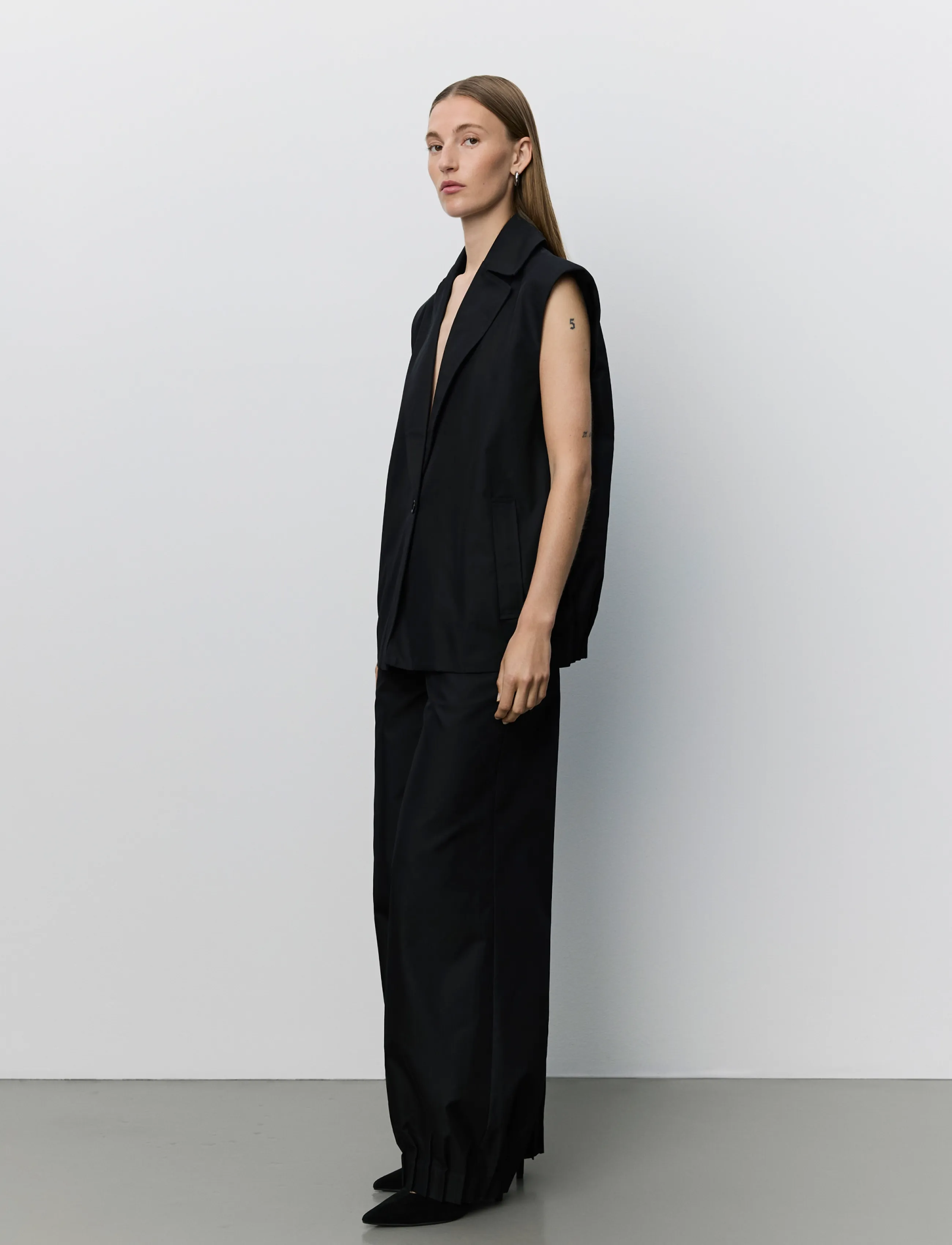Sofie Schnoor - LANEASW PLEATED HEM VEST - jeansvästar - black - 3