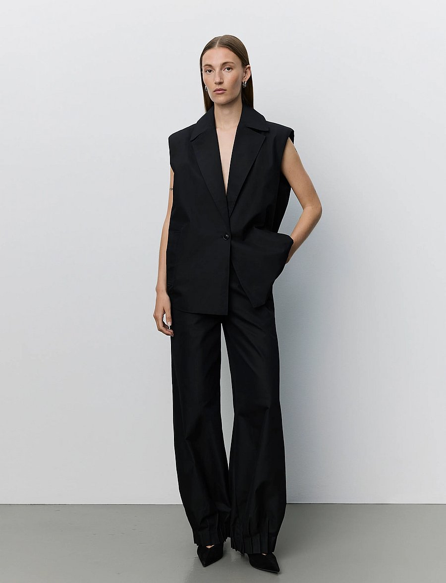 Sofie Schnoor - LANEASW PLEATED HEM VEST - jeansvästar - black - 4