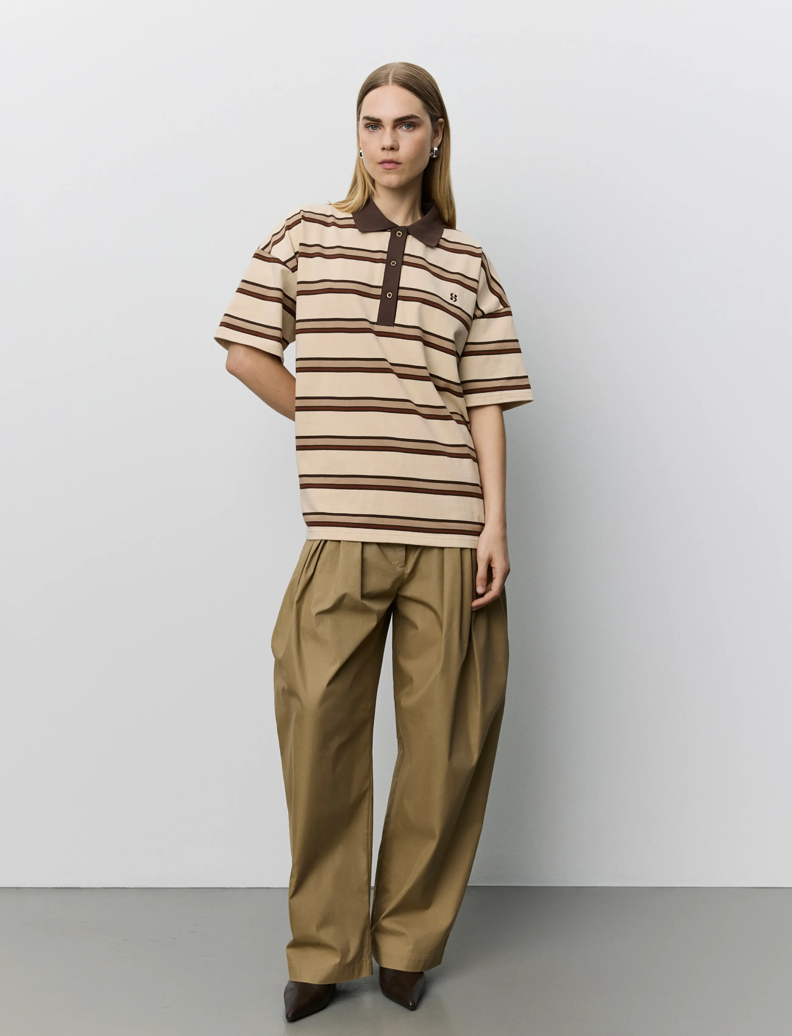 Sofie Schnoor - PILSW POLO T-SHIRT - brown striped - 3