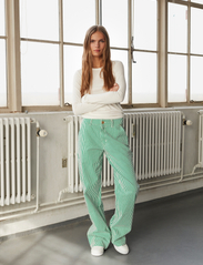 Sofie Schnoor - Trousers - cargobukser - green - 0