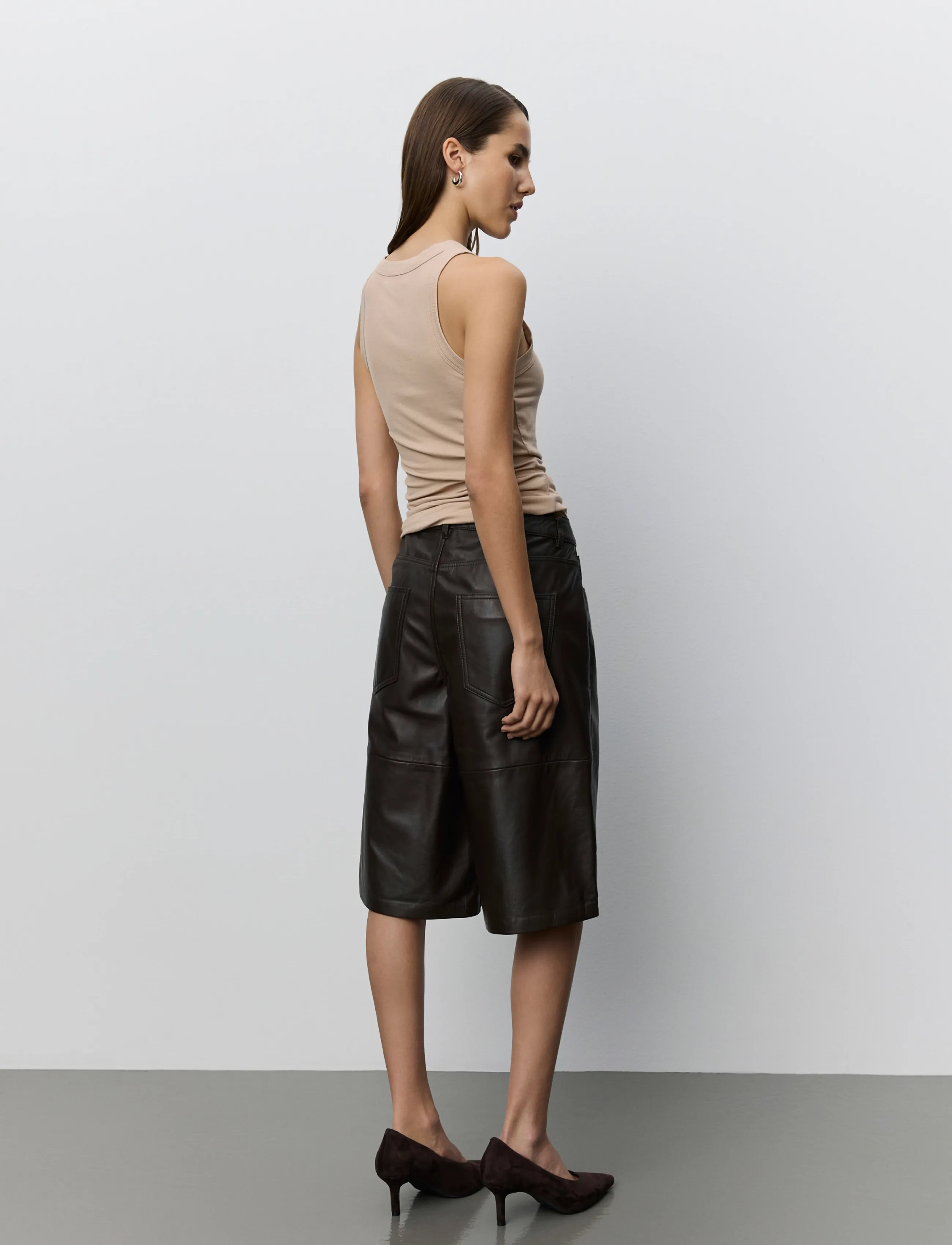 Sofie Schnoor - VOKESW LEATHER SHORTS - nahkseelikud - dark brown - 5