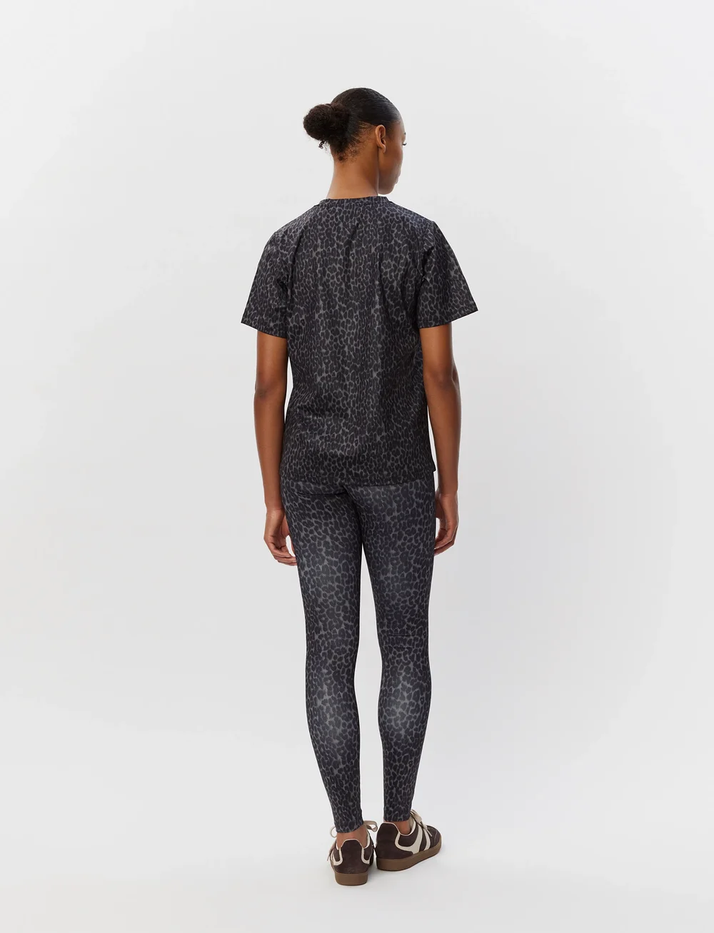 Sofie Schnoor - FIOLASPO T-SHIRT - alussärgid ja t-särgid - grey leopard - 4