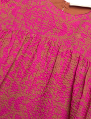 Soft Gallery - SGBMYNTE PAPERCUT L_S DRESS - baby-kjoler med lange ermer - baked clay - 2