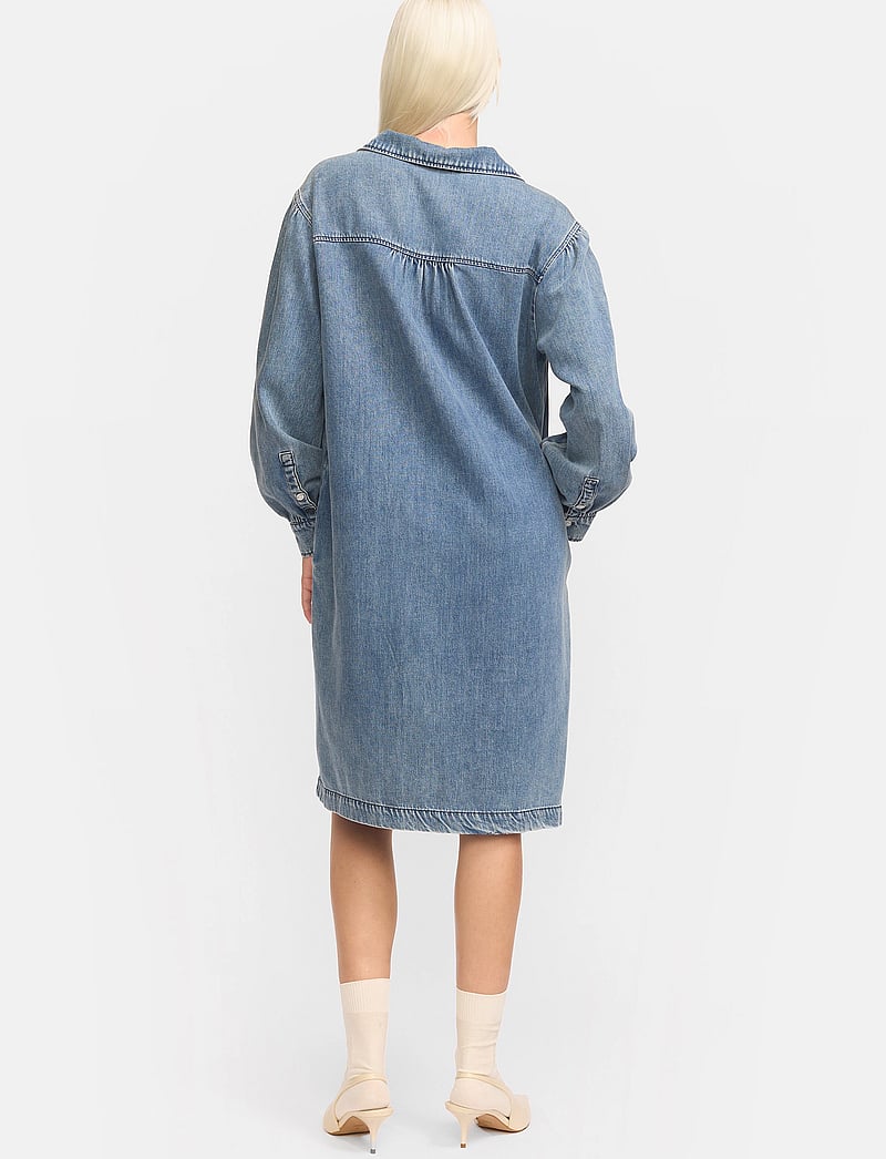 Soft Rebels - SRKeira Dress - skjortekjoler - dark blue denim - 4