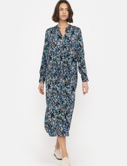 Soft Rebels - SREmber Midi Dress - summer dresses - multi pop flower azure blue print - 2
