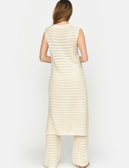 Soft Rebels - SRHennie Knit Dress - stickade klänningar - whitecap gray - 4