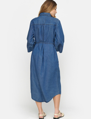 Soft Rebels - SRAzalea Midi Dress - shirt dresses - light blue wash - 3