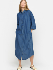 Soft Rebels - SRAzalea Midi Dress - shirt dresses - light blue wash - 4