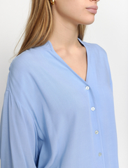 Soft Rebels - SRPansy Wide Shirt - long-sleeved blouses - hydrangea - 4