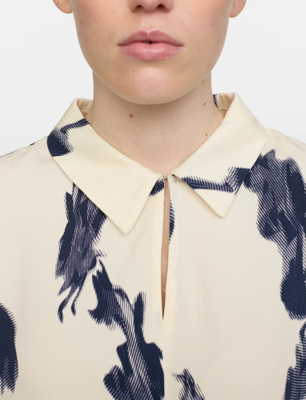 Soft Rebels - SRGinny Freedom SS shirt - kurzärmlige hemden - abstract flower - 3