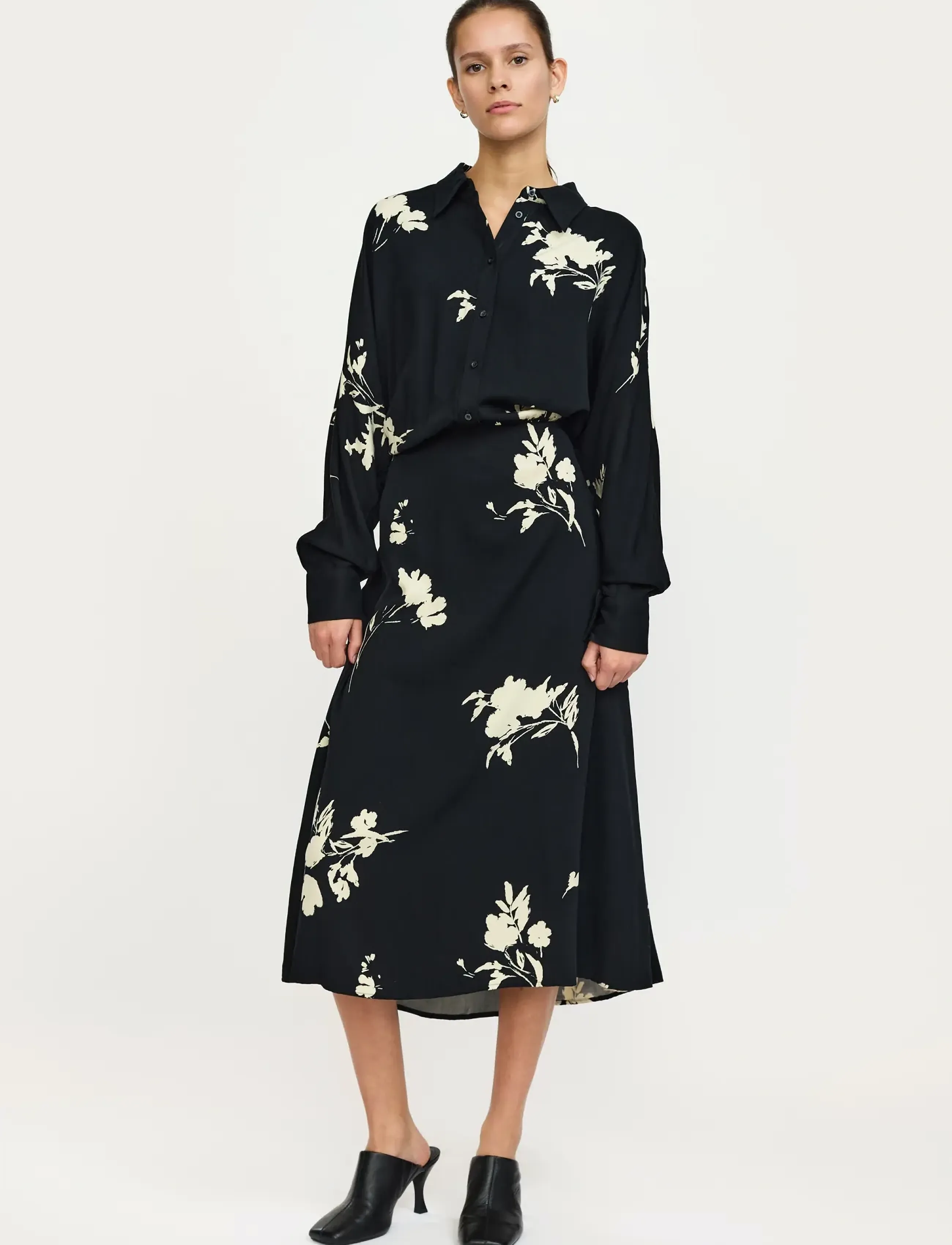 Soft Rebels Srmelinda Midi Dress, Kvinder, Blomstret Midi Skjortekjole, Sort, Str: M