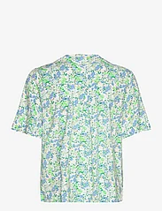 Soft Rebels - SRAyla SS Shirt - kurzärmlige hemden - flowers snow white print - 1