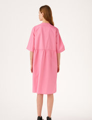 Soft Rebels - SRSutton Wrap Dress - omlottklänningar - pink carnation - 3