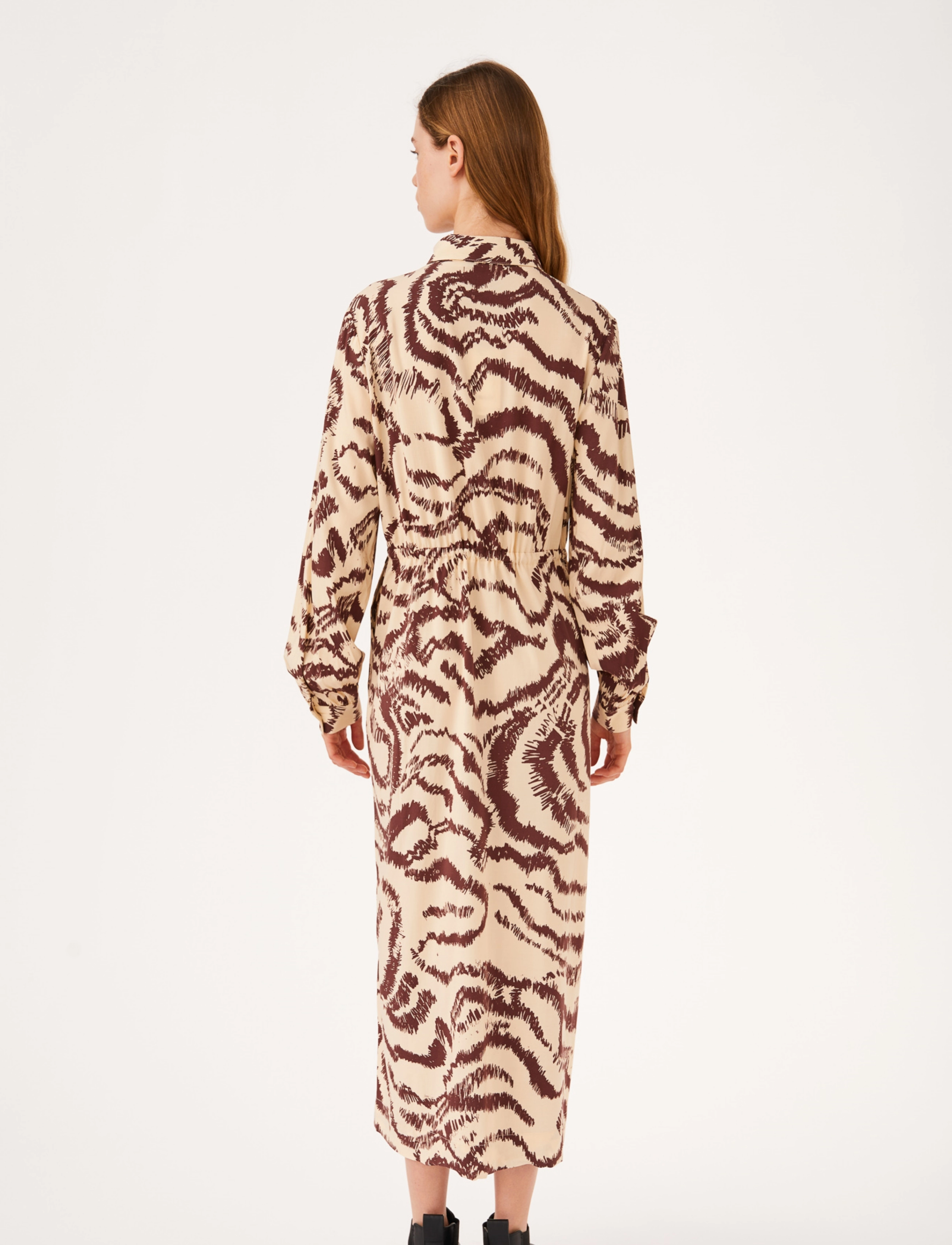 Soft Rebels - SRAmora Midi Dress - skjortekjoler - graphic waves decadent chocolate - 3
