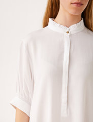 Soft Rebels - SRMatilda 2/4 Blouse - short-sleeved blouses - snow white - 4