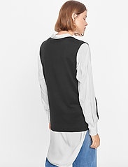 Soft Rebels - SRMarla V-neck Loose Fit Knit Vest - knitted vests - black - 3