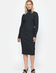 Soft Rebels - SRFelina Rollneck Dress Knit - knitted dresses - black - 2