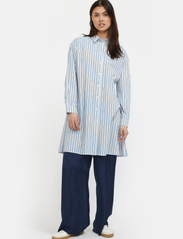 Soft Rebels - SRInoa Long Shirt - skjortklänningar - stripes windsurfer - 2