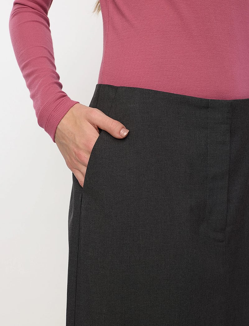 Soft Rebels - SRLori Midi Skirt - GRS - midi nederdele - dark grey melange - 4