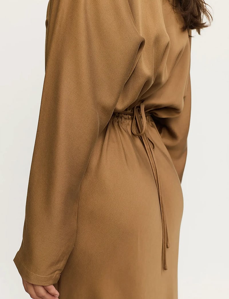 Soft Rebels - SRStormy Midi Dress - hemdkleider - toasted coconut - 4