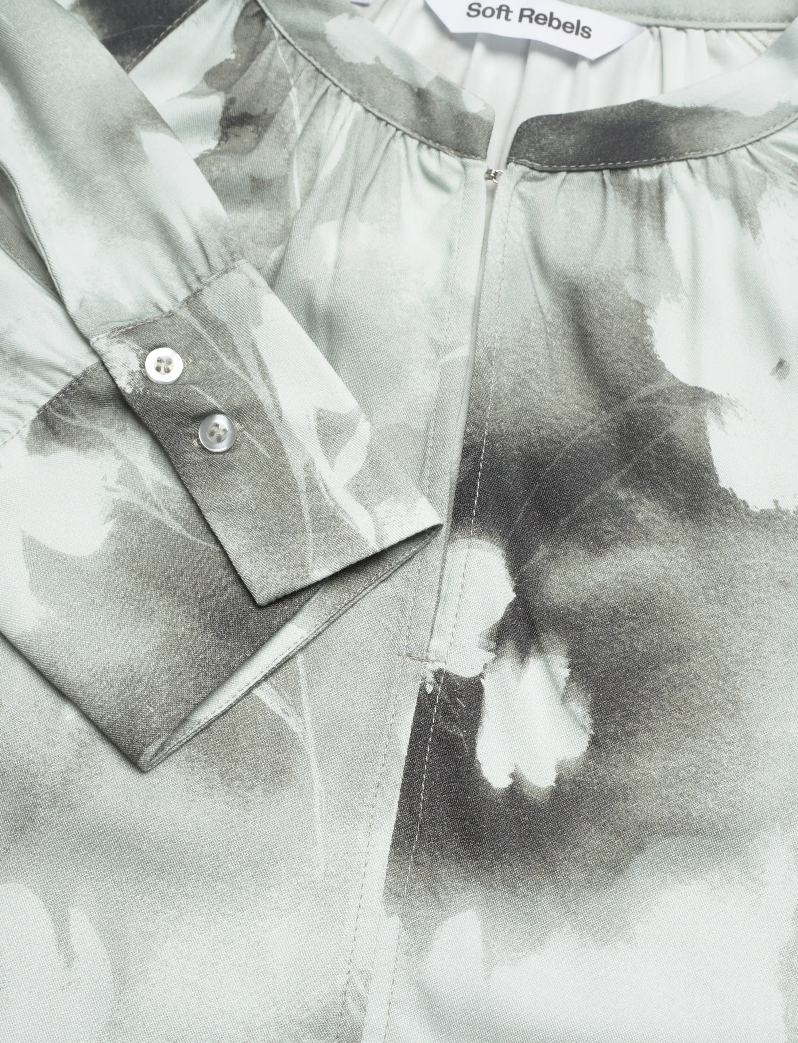 Soft Rebels - SRLeonie Blouse - langermede bluser - fade to flower - 2