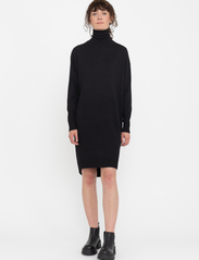 Soft Rebels - SRLea Rollneck Dress Knit - knitted dresses - black - 2