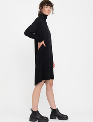 Soft Rebels - SRLea Rollneck Dress Knit - strikkede kjoler - black - 4
