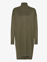Soft Rebels - SRLea Rollneck Dress Knit - stickade klänningar - burnt olive - 0