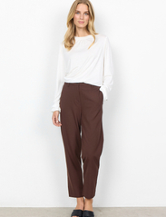 Soyaconcept - SC-GILLI - tailored trousers - coffee - 2