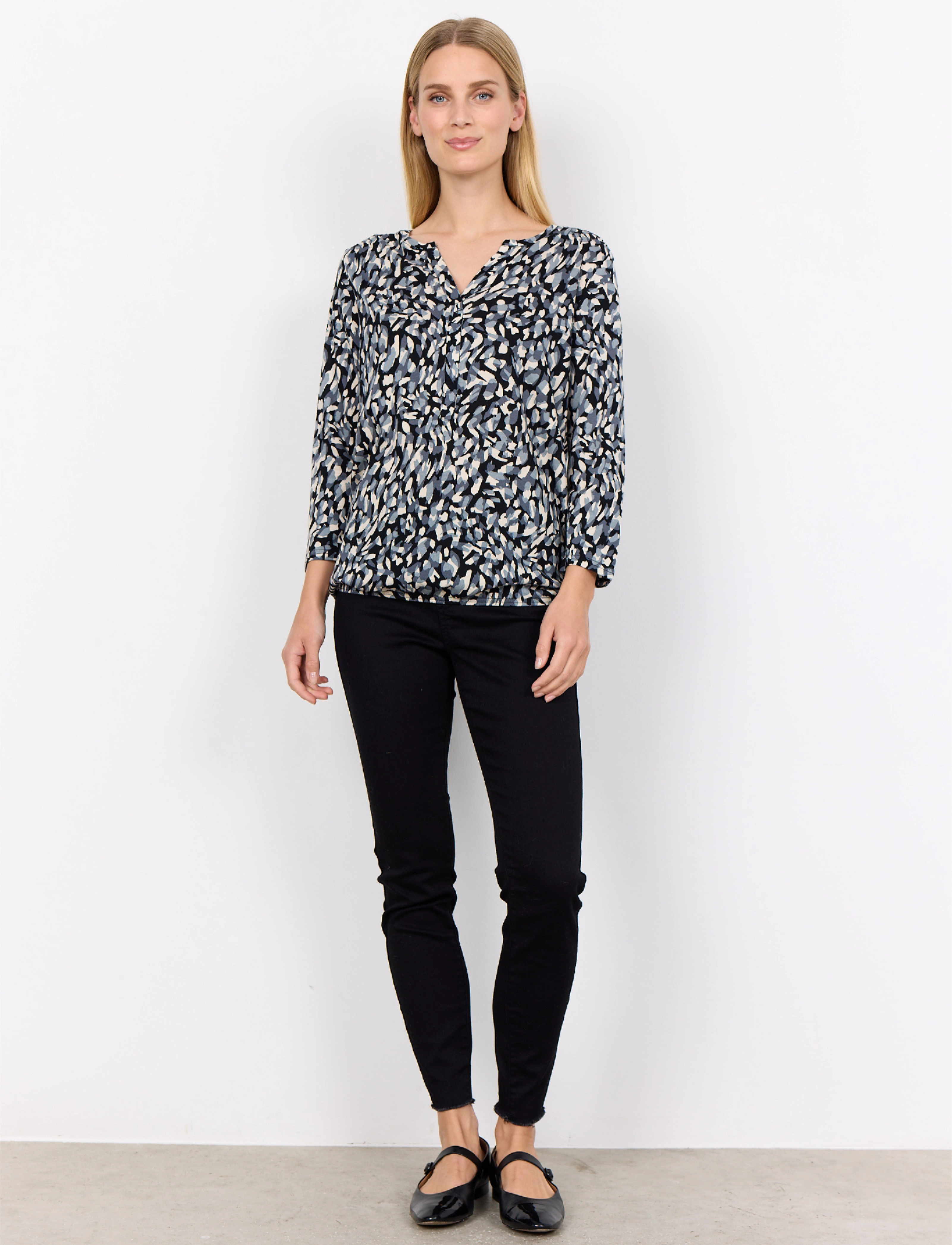 Soyaconcept - SC-FELICITY AOP - kortærmede bluser - black combi - 3